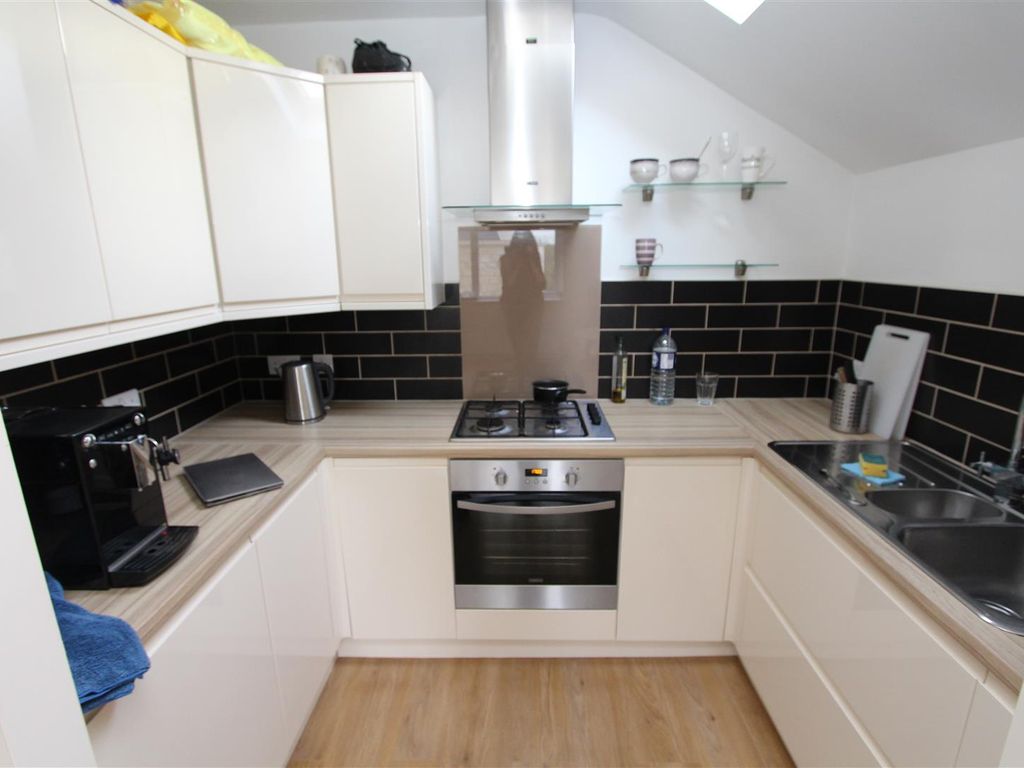 2 bed flat to rent in 15 Station Road, Keynsham, Bristol BS31, £995 pcm