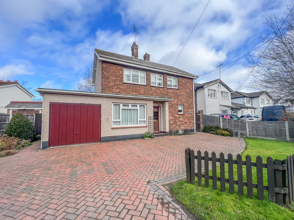 3 bed detached house for sale in Main Road, Hockley SS5 Zoopla