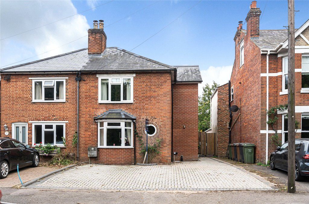 3 bed semidetached house for sale in Winchester Road, Romsey
