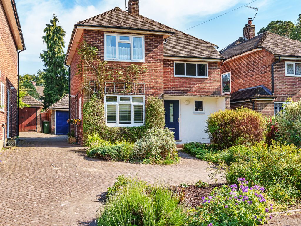 3 bed detached house for sale in Swanns Meadow, Great Bookham KT23 Zoopla