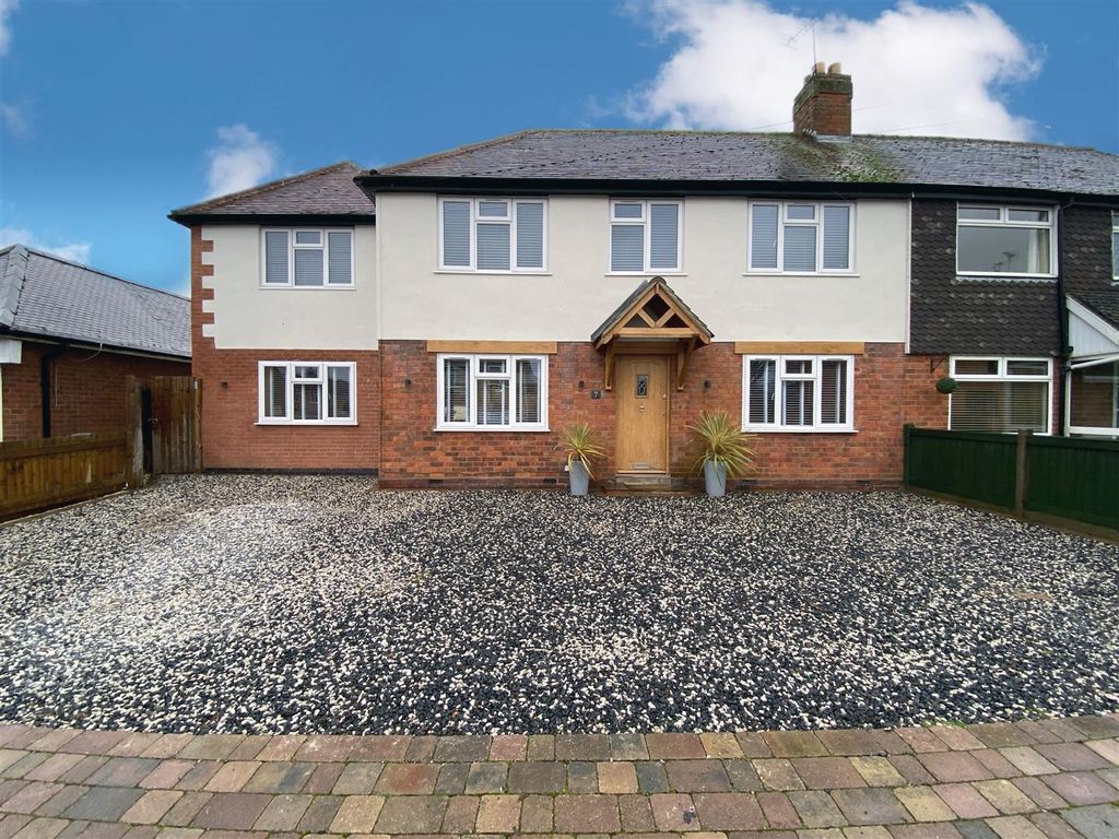 4 bed semidetached house for sale in Stanton Road, Sapcote, Leicester