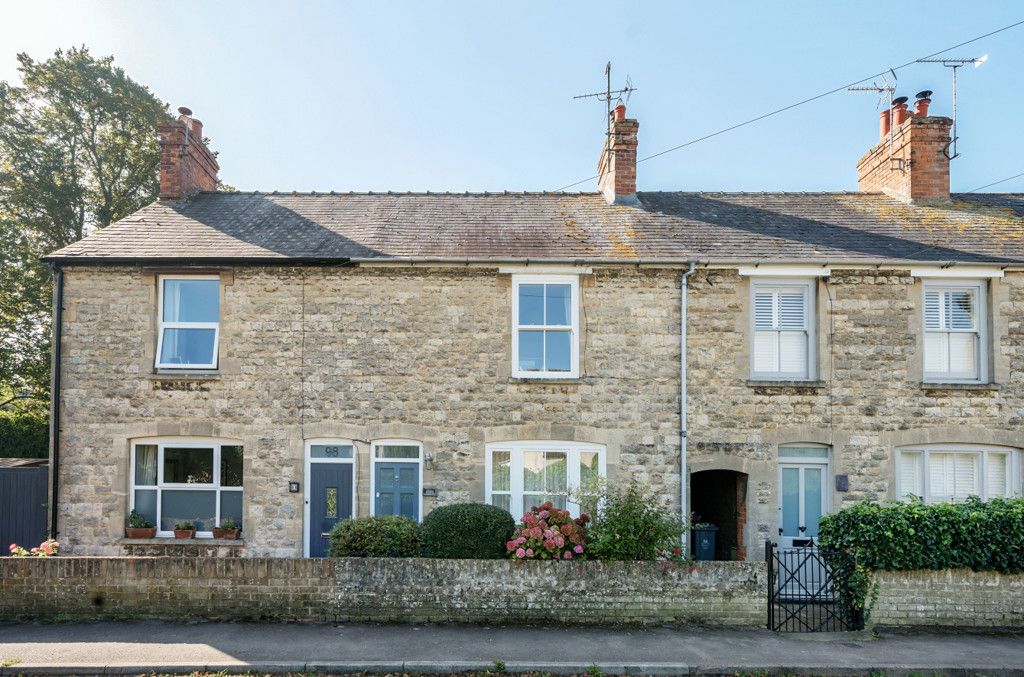 3 bed terraced house for sale in The Crofts, Witney, Oxfordshire OX28