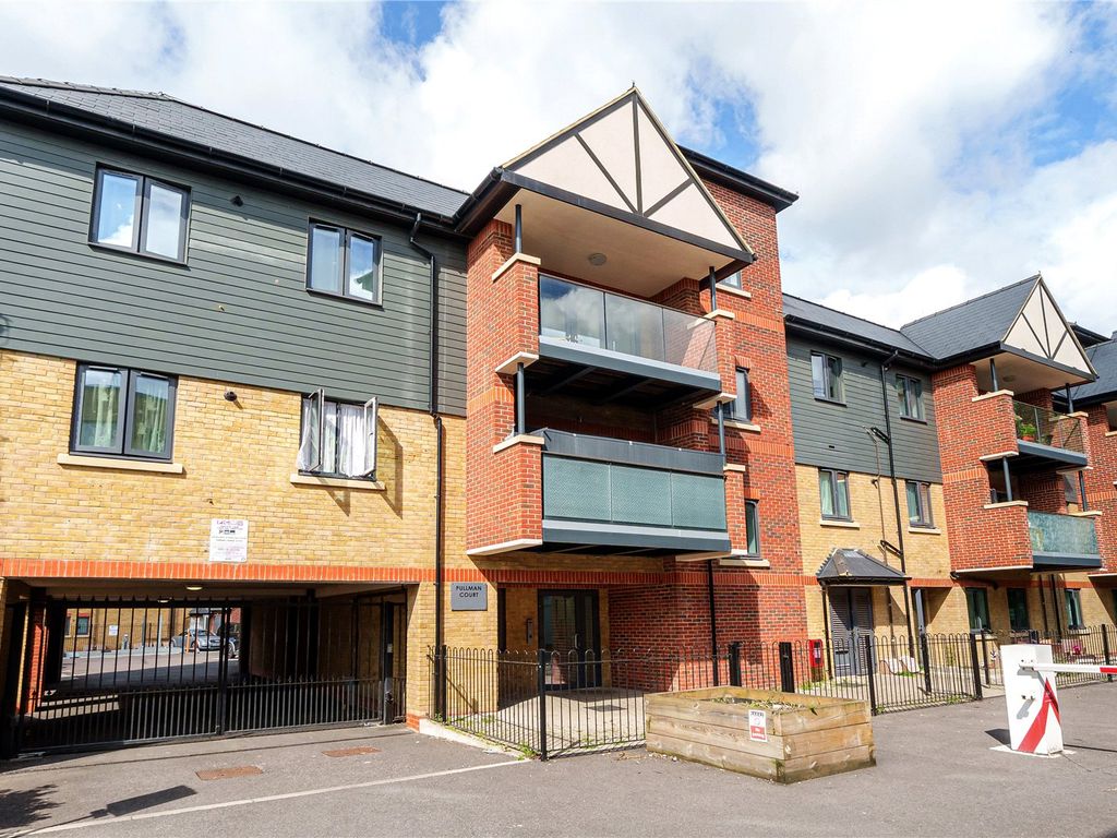 2 bed flat to rent in Warwick Road, West Drayton UB7, £1,800 pcm Zoopla