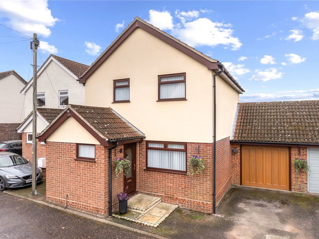 3 bed linkdetached house for sale in Borradale Court, Steeple