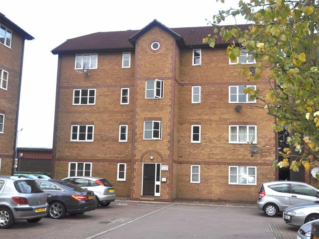 1 bed flat to rent in Cameron Square, Mitcham CR4, £1,350 pcm Zoopla