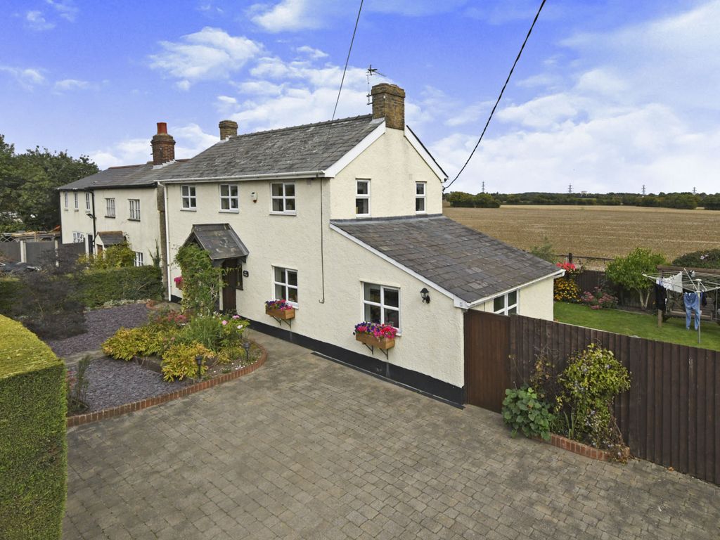 3 bed detached house for sale in Hawbush Green, Cressing, Braintree