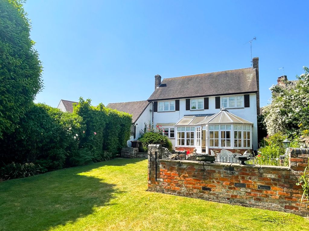 4 bed cottage for sale in High Street, Long Crendon, Buckinghamshire