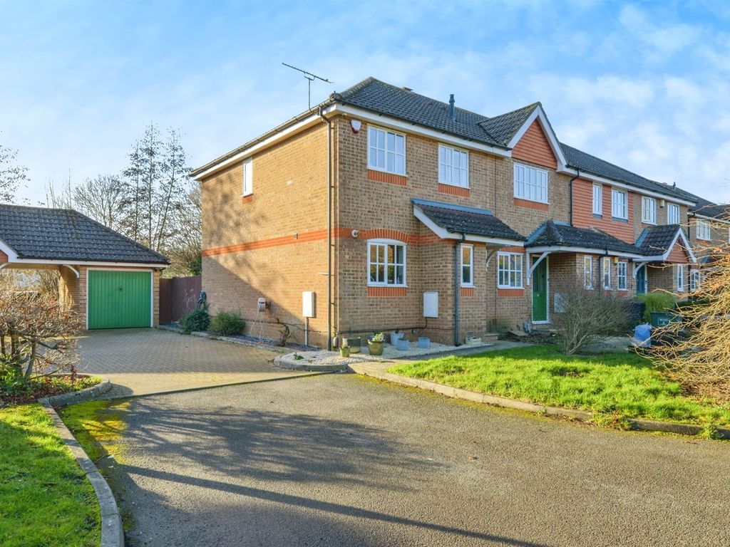 3 bed end terrace house for sale in Riverbanks Close, Harpenden AL5, £