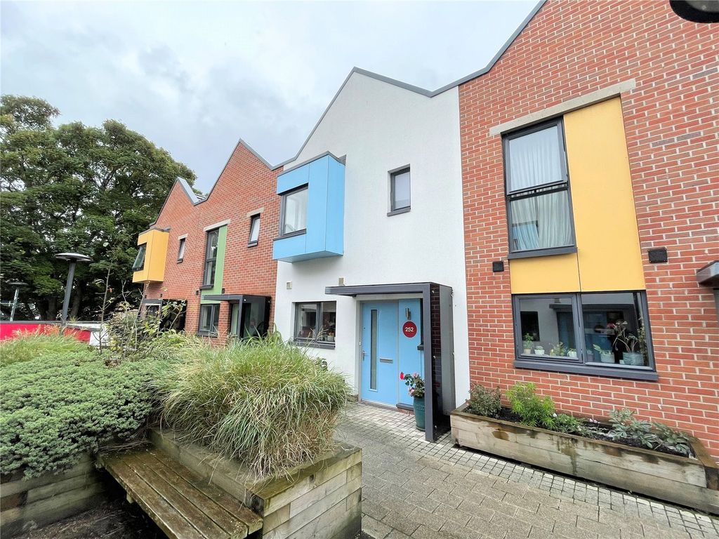 3 bed terraced house for sale in Paintworks, Arnos Vale, Bristol BS4