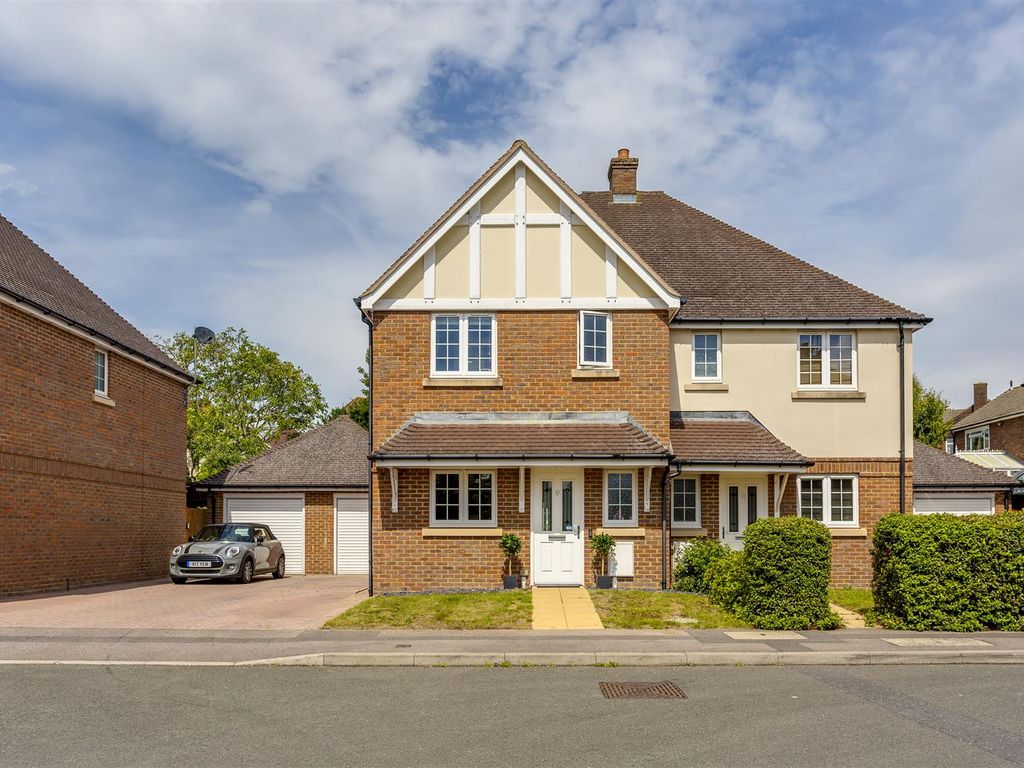 3 bed semidetached house for sale in Willow Close, Banstead SM7 Zoopla