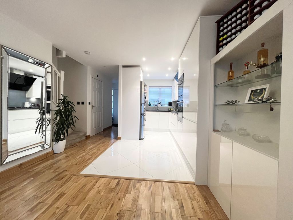 4 bed town house for sale in Pinewood Drive, Cheltenham GL51, £330,000