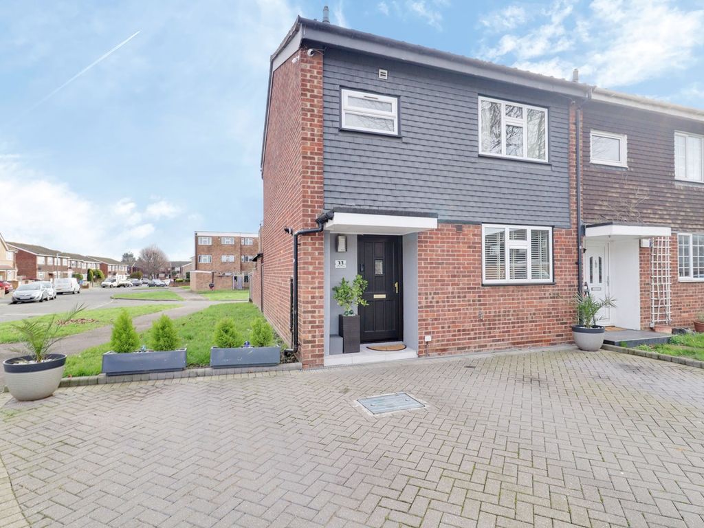 3 bed end terrace house for sale in Theydon Gardens, Rainham RM13, £
