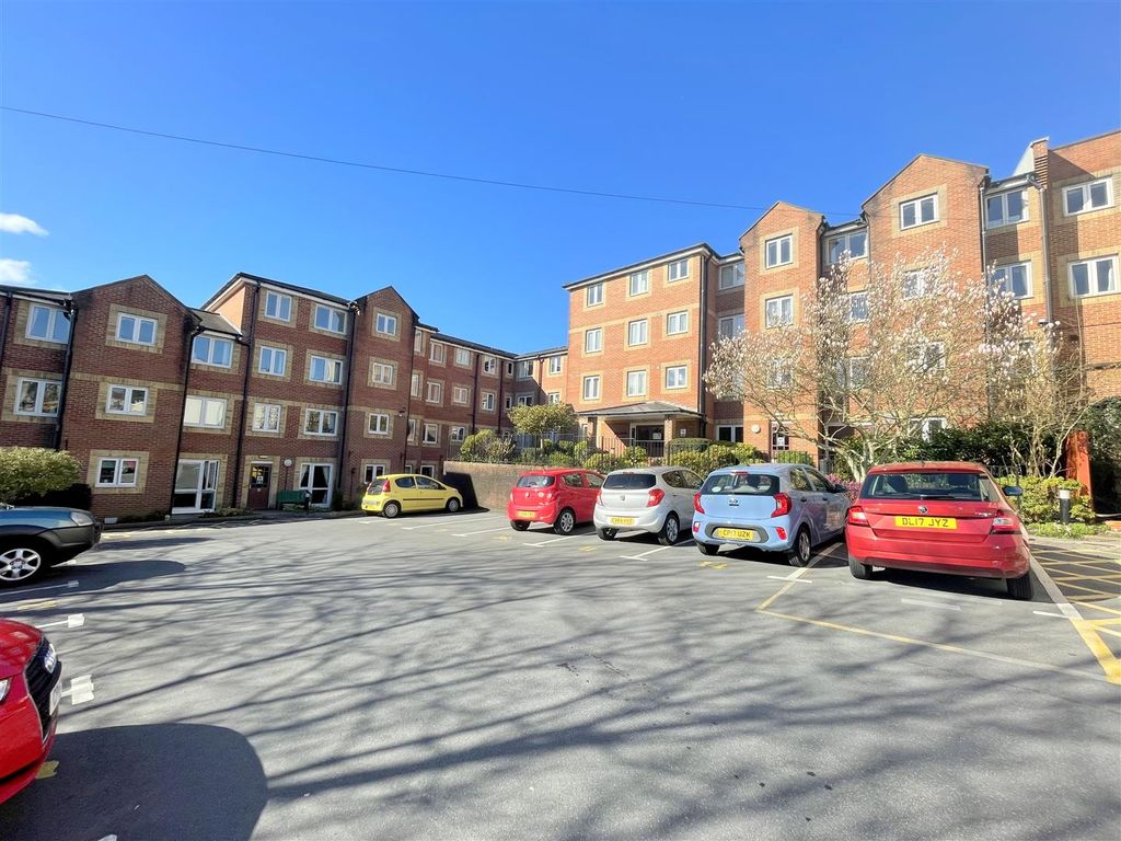 2 bed flat for sale in Maxime Court, Sketty, Swansea SA2, £120,000 Zoopla
