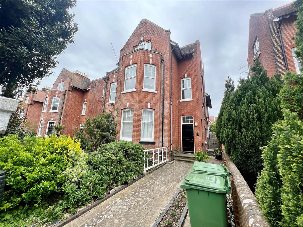3 bed flat to rent in Helena Road, Southsea PO4 Zoopla
