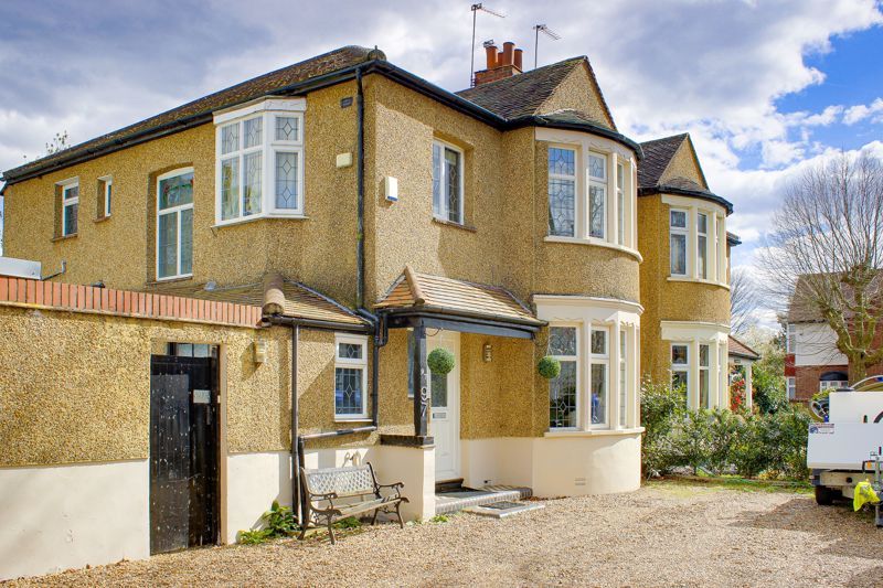 3 bed semidetached house for sale in Wellington Road, Enfield EN1, £