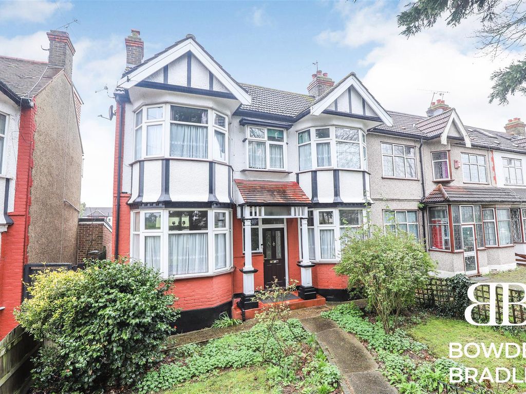 4 bed end terrace house for sale in Woodford Avenue, Ilford IG4 Zoopla