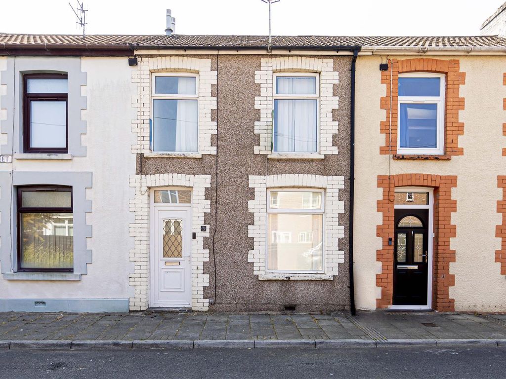 3 bed terraced house to rent in Caemaen Street, Abercynon, Mountain Ash