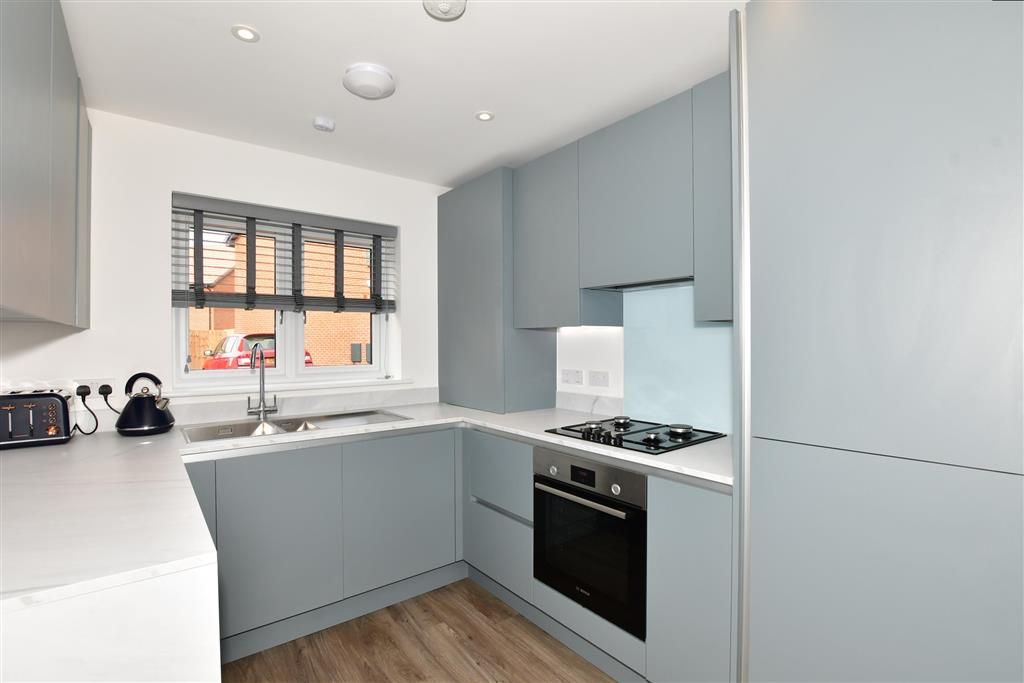 2 bed semidetached house for sale in Serpentine Road, Faversham, Kent