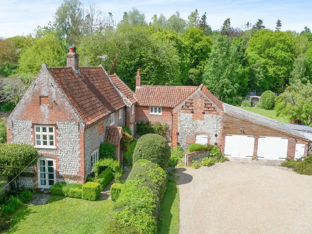 3 bed detached house for sale in Holt Road, Gresham, Norwich NR11, £