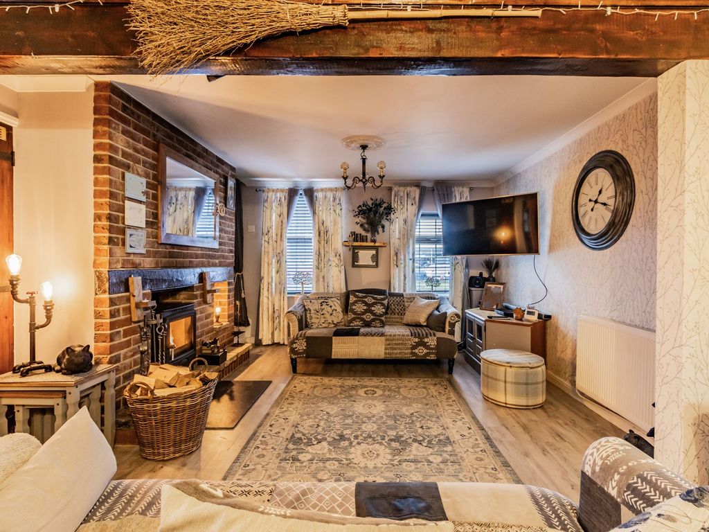 2 bed cottage for sale in Yarmouth Road, Toft Monks NR34, £300,000 Zoopla