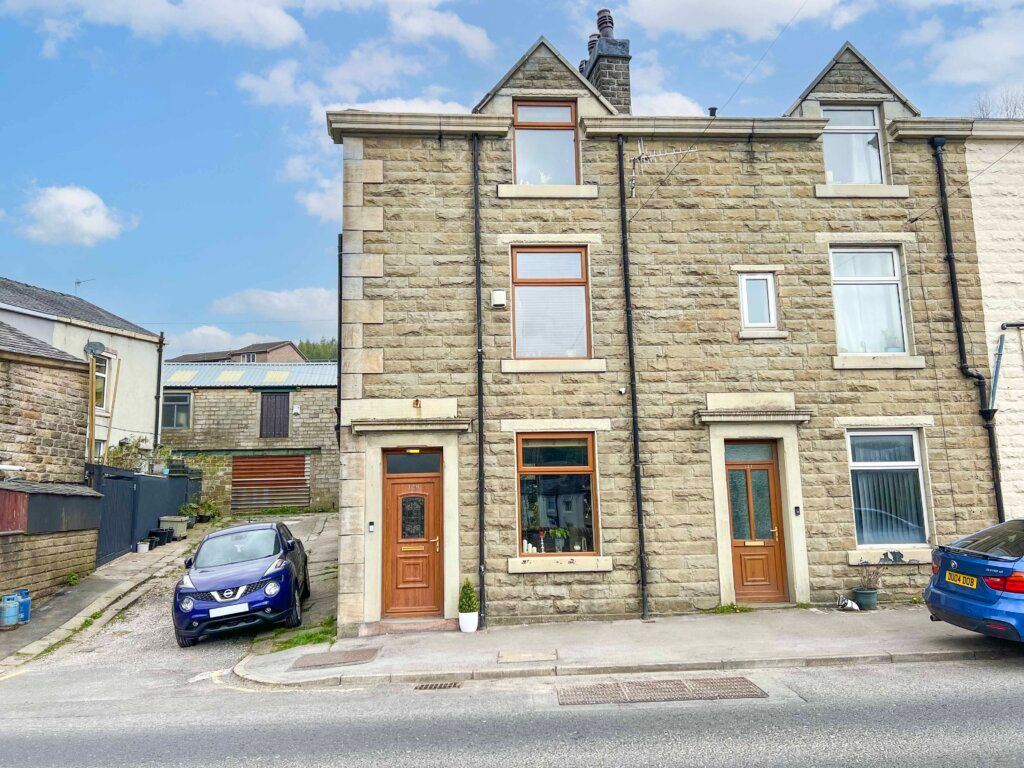 3 bed end terrace house for sale in Newchurch Road, Stacksteads, Bacup