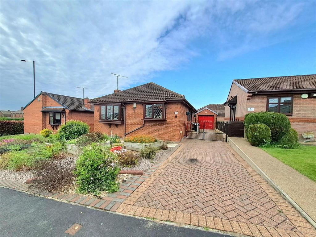 2 bed detached bungalow for sale in Windsor Close, Harlington