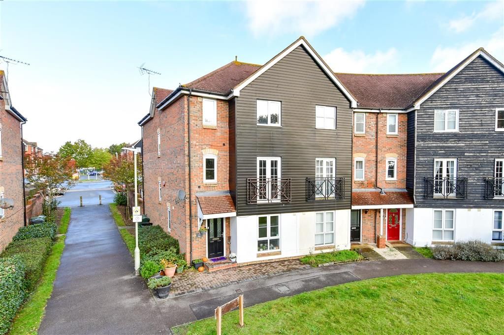 4 bed town house for sale in Riverbank Way, Ashford, Kent TN24, £