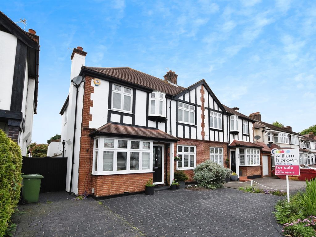 3 bed semidetached house for sale in Upper Brentwood Road, Gidea Park
