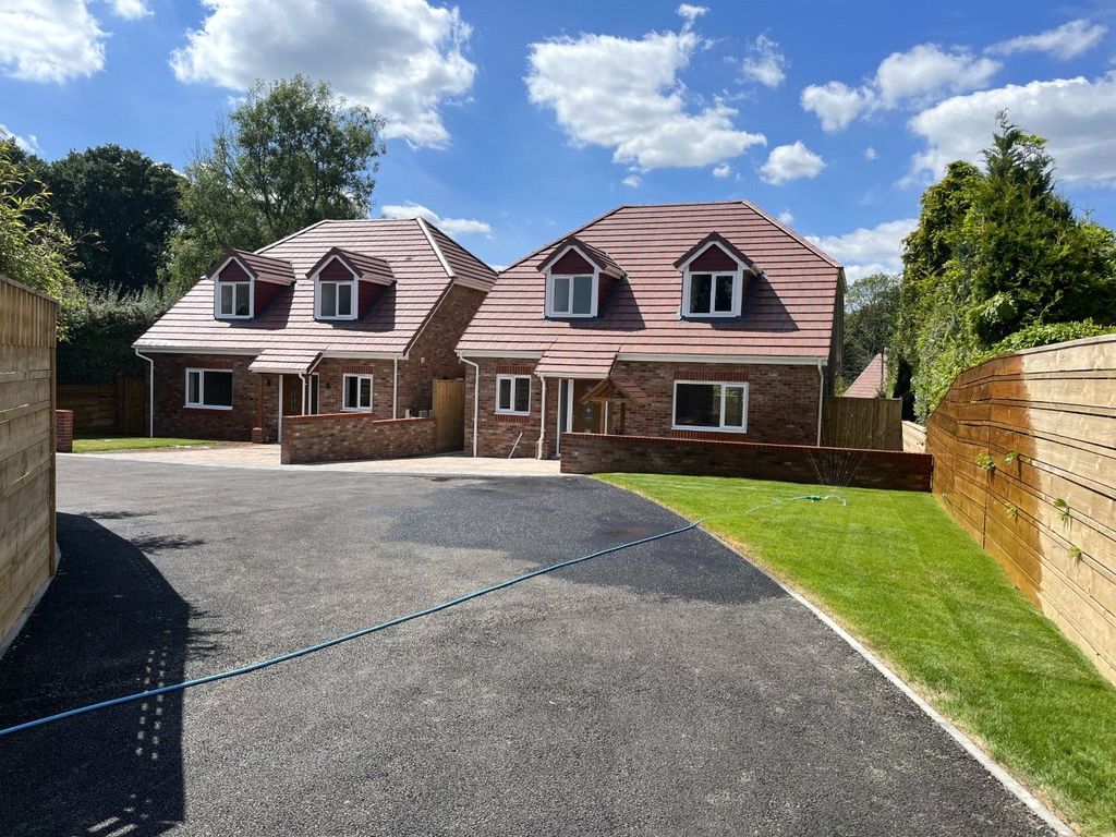 3 bed detached house for sale in Chalky Place, Chiddingly Road, Horam