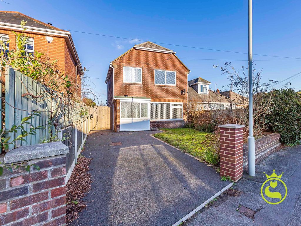 3 bed detached house for sale in Vicarage Road, Oakdale BH15, £450,000