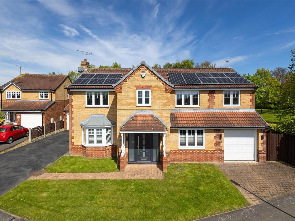 4 bed detached house for sale in Hopefield Crescent, Rothwell, Leeds