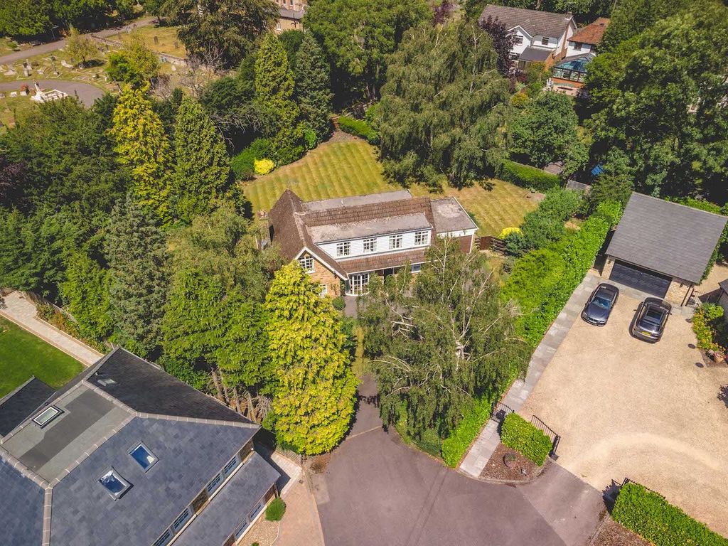 4 bed detached house for sale in Manor Lane, Gerrards Cross SL9, £1,500,000 Zoopla