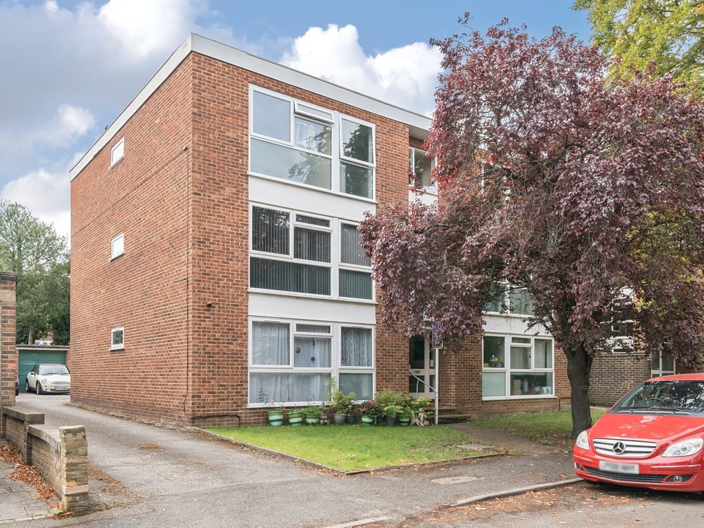 2 bed flat for sale in Hinton Road, Wallington, Surrey SM6, £280,000