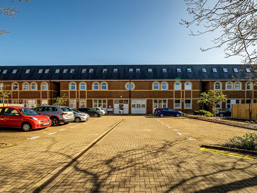 New home, 2 bed flat for sale in Alton Mews, Aylesbury HP19, £258,375