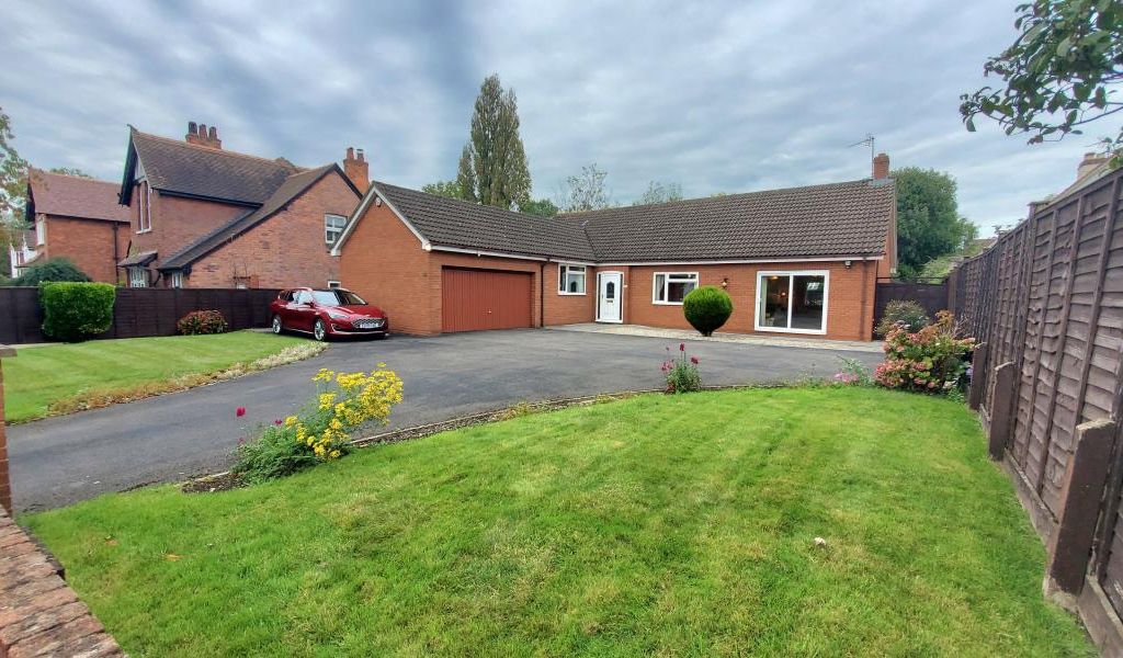 2 bed bungalow to rent in Kenilworth Avenue, Longlevens, Gloucester GL2