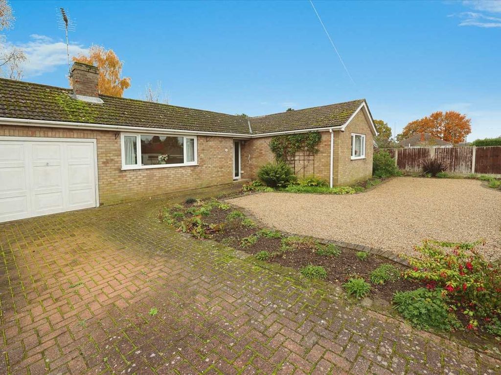 3 bed bungalow for sale in Clarke Road, North Hykeham, Lincoln LN6, £280,000 Zoopla
