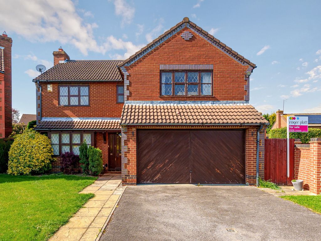 4 bed detached house for sale in Earlsfield, Holyport, Maidenhead SL6