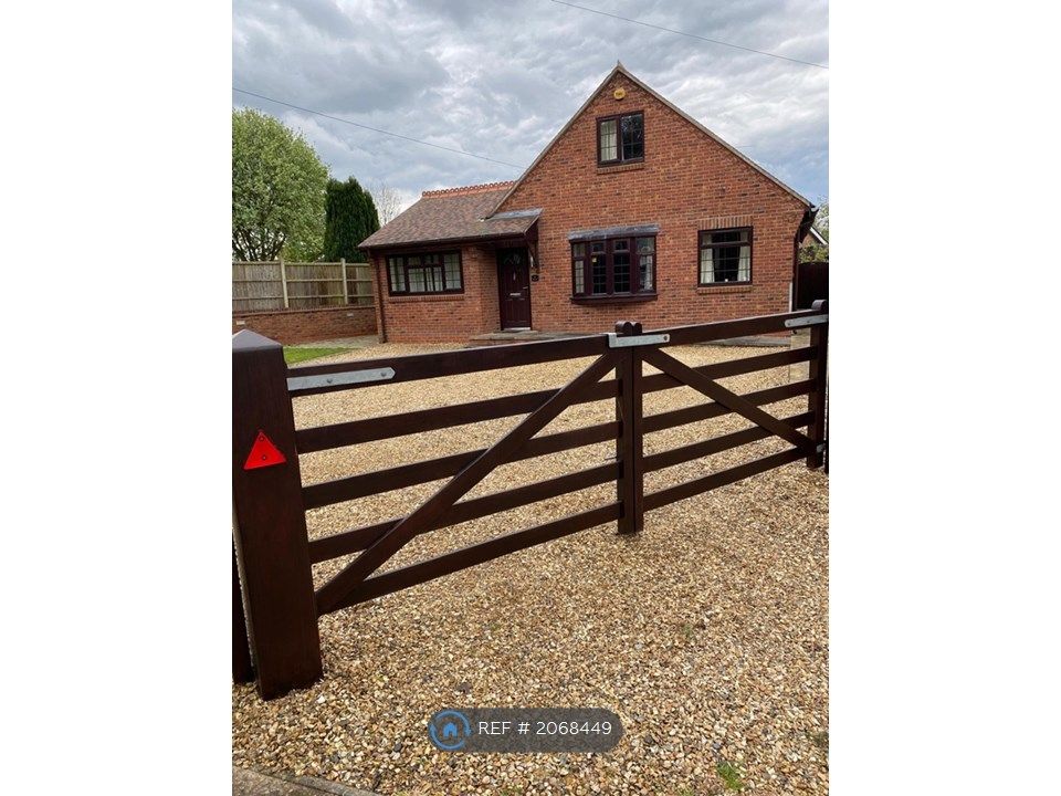 3 bed detached house to rent in Coventry Road, Rugby CV23, £1,390 pcm