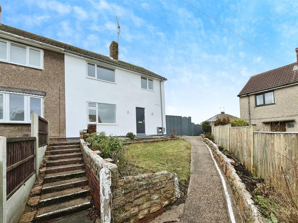 3 bed semidetached house to rent in Preston Road, Rainworth, Mansfield