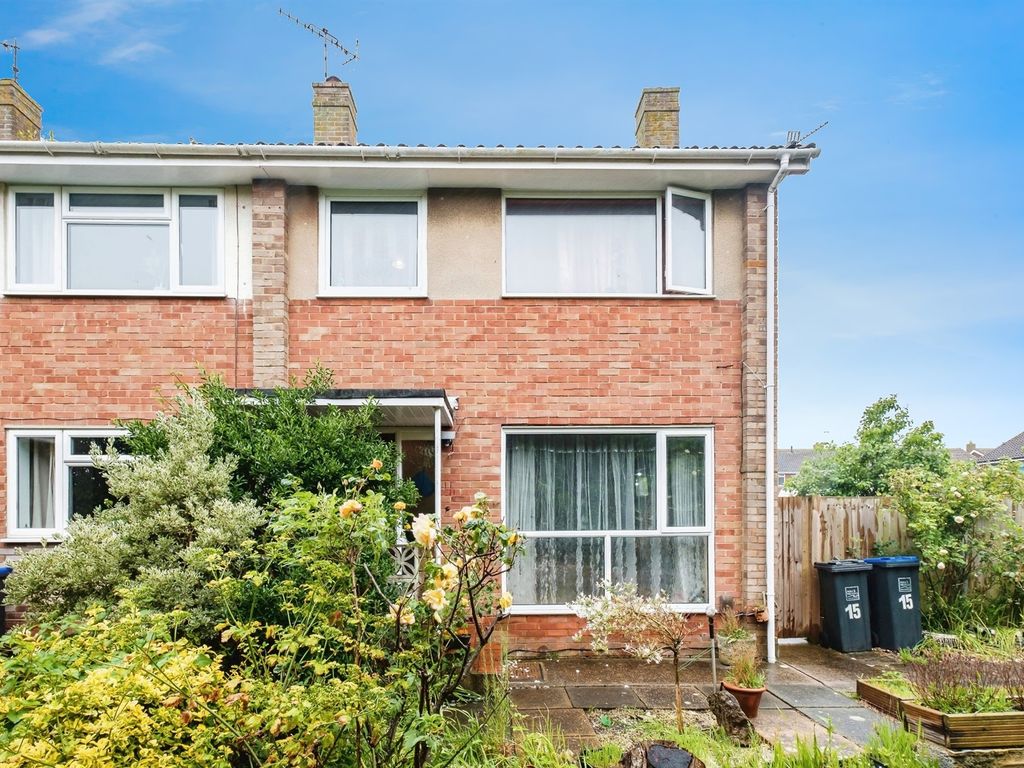3 bed end terrace house for sale in Larkfield Close, Lancing BN15, £