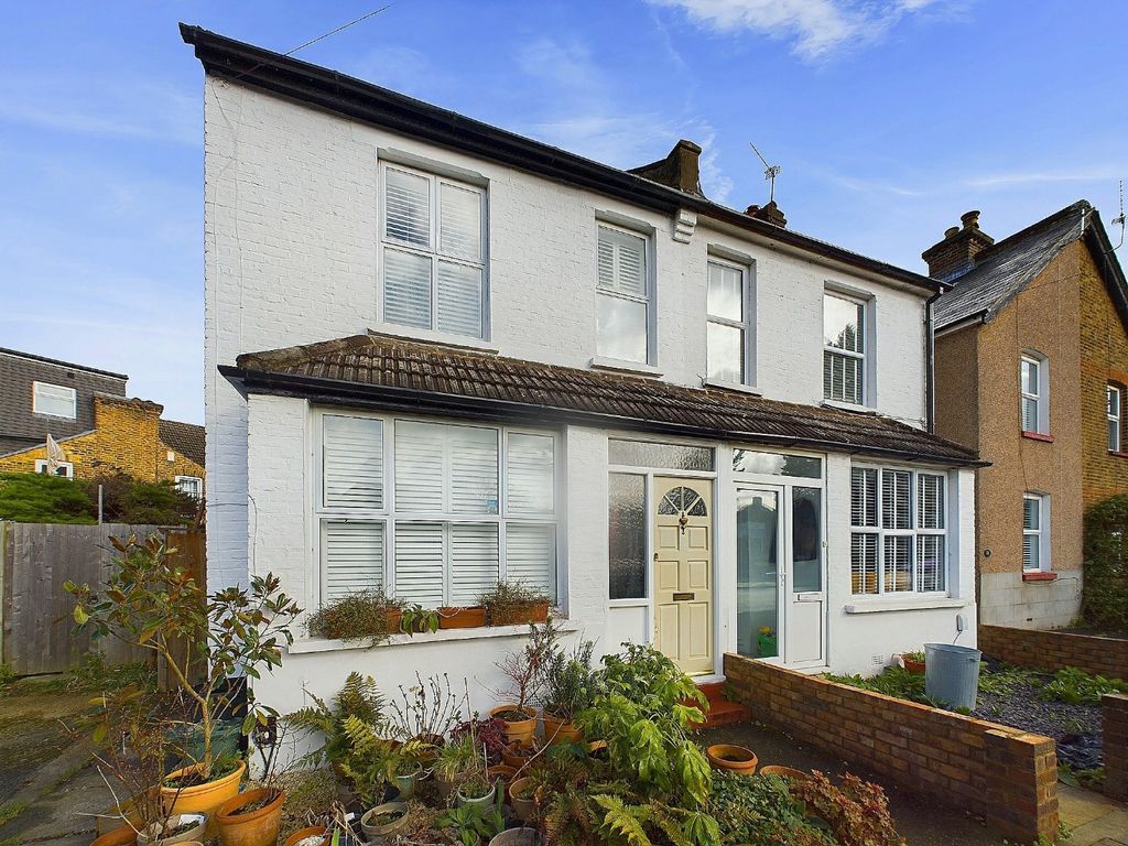 2 bed semidetached house for sale in Aylesbury Road, Bromley BR2, £
