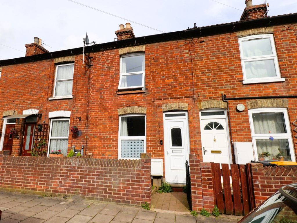 3 bed terraced house for sale in Beaconsfield Street, Bedford MK41, £