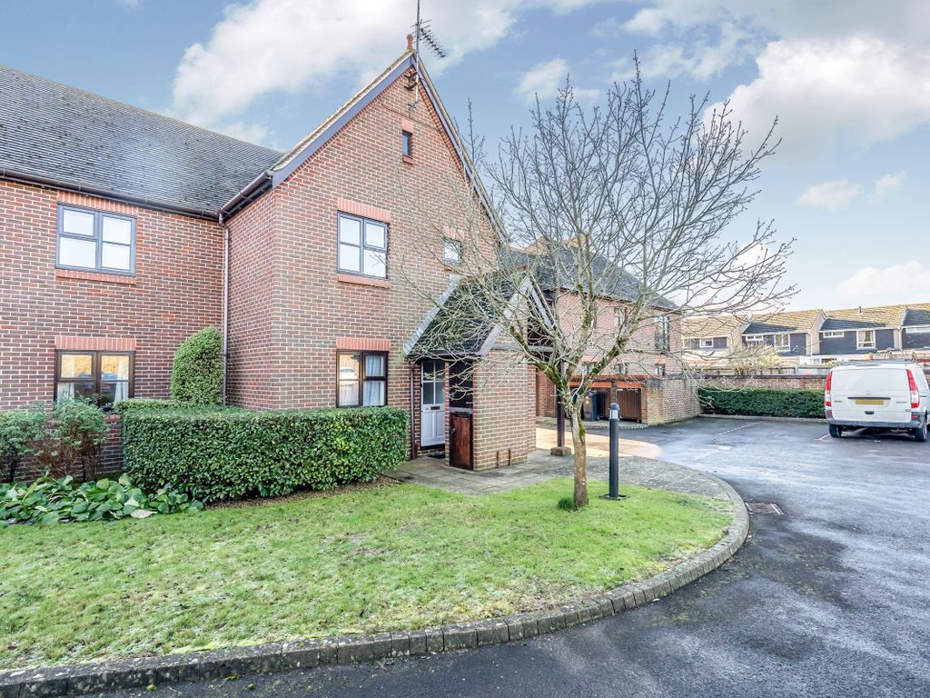 1 bed flat to rent in Fishbourne Road East, Chichester PO19, £925 pcm