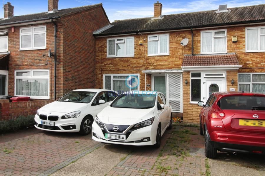 2 bed property for sale in Long Readings Lane, Slough SL2, £370,000