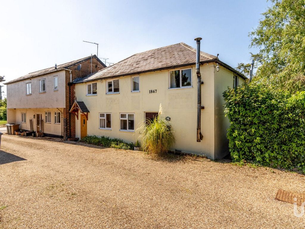 7 bed linkdetached house for sale in Albury, Ware SG11, £595,000 Zoopla