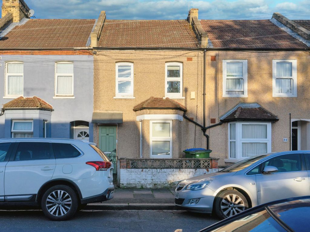 3 bed terraced house for sale in Barth Road, London SE18, £360,000 Zoopla