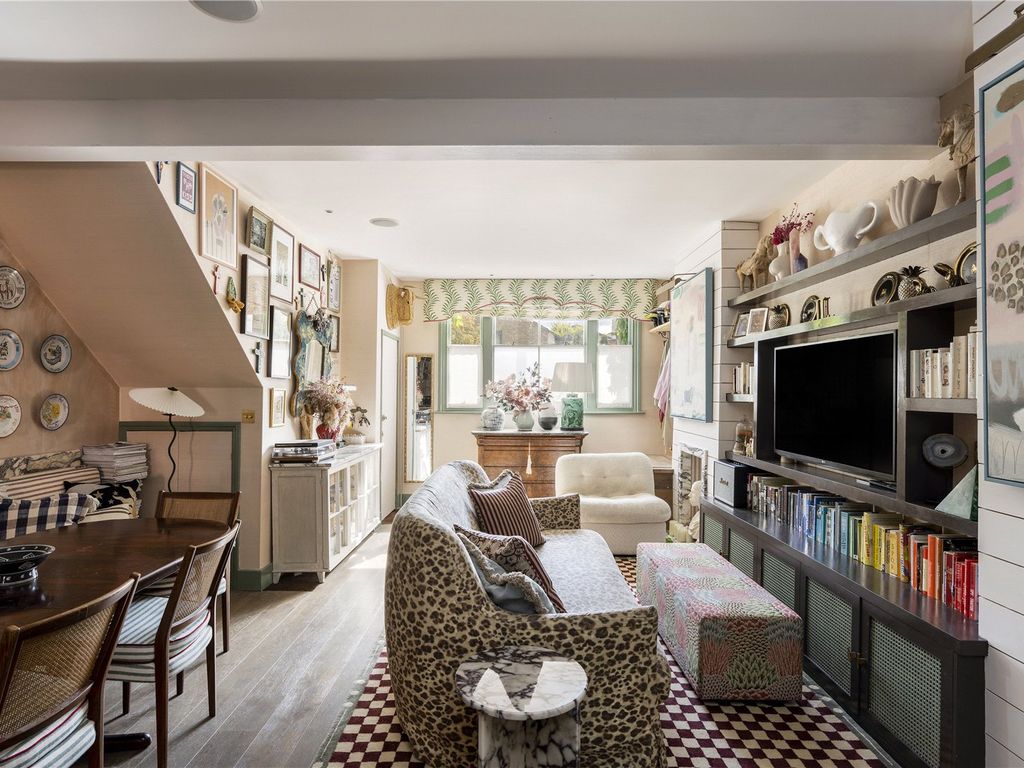 Mortimer Square, Avondale Park, London W11