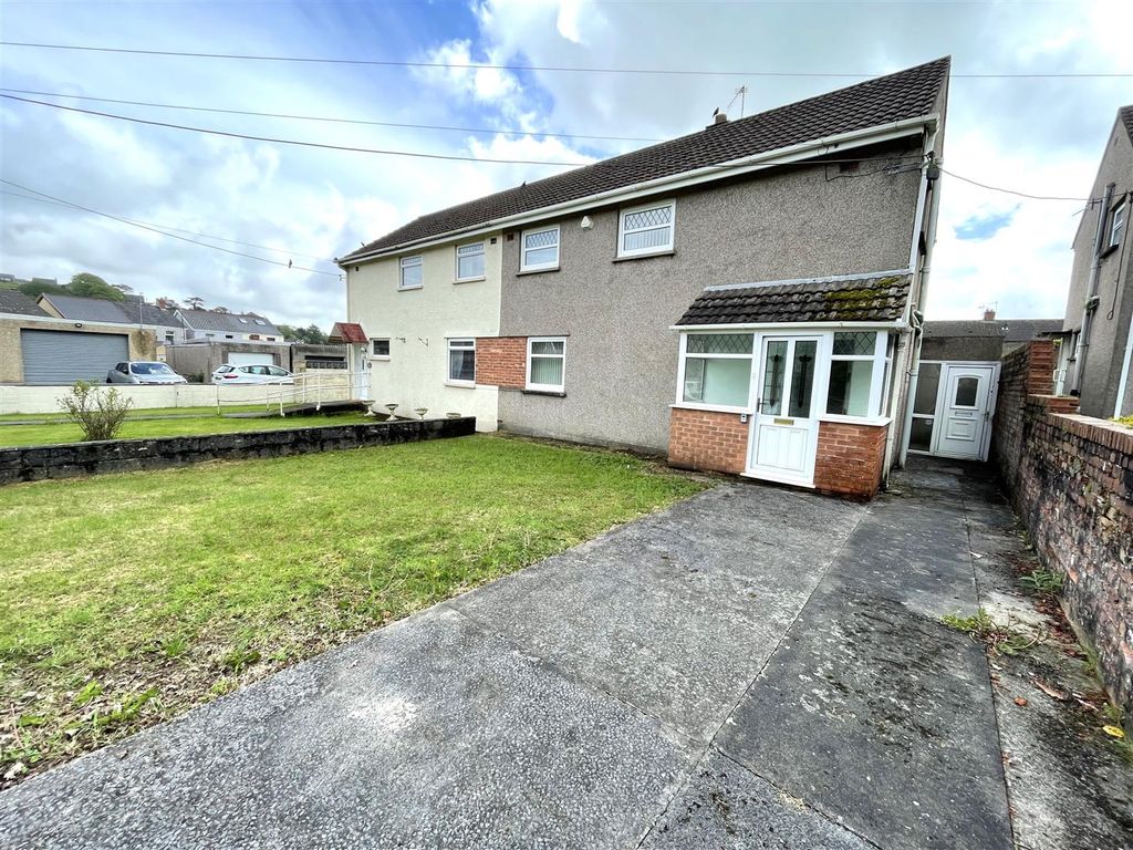 3 bed semidetached house for sale in Heol Llwyn Bedw, Pontarddulais
