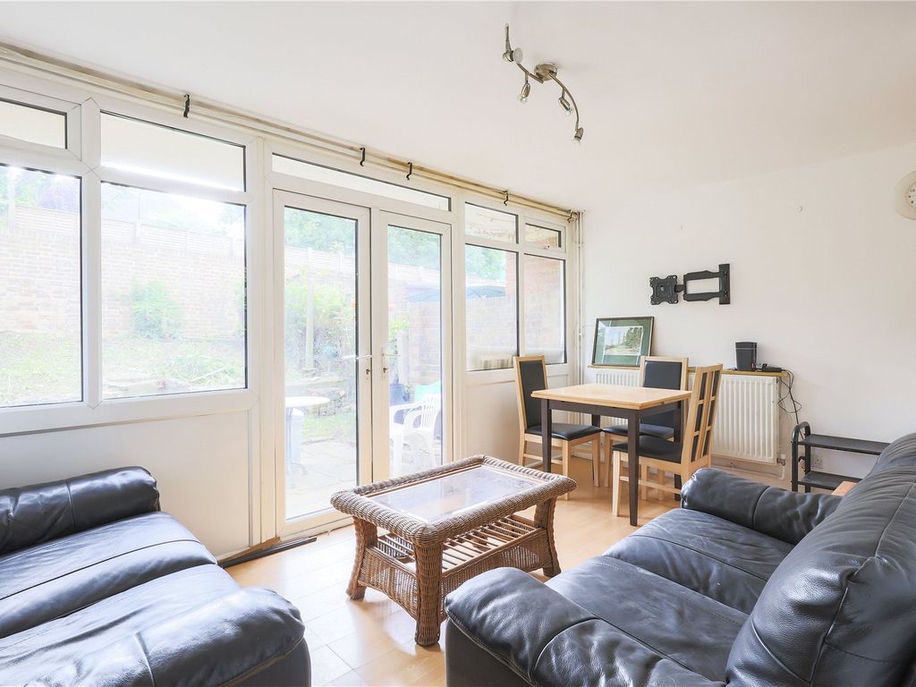 4 bed terraced house to rent in Penderyn Way, Carlton Road, Islington