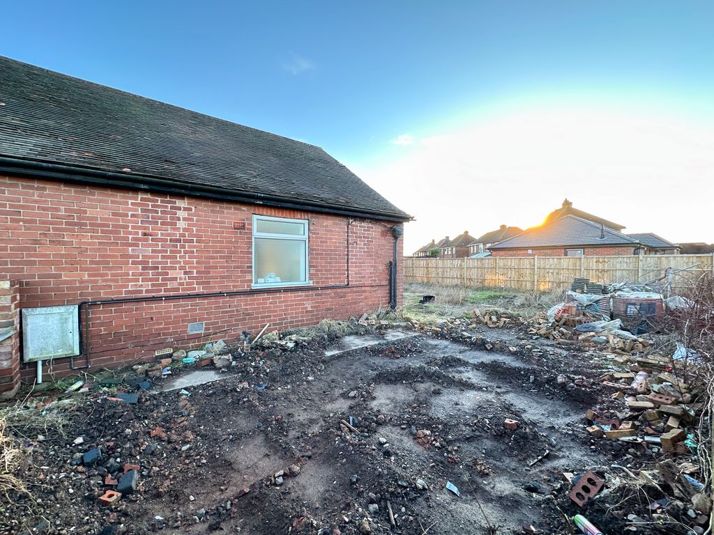 2 bed detached bungalow for sale in Langwith Road, Mansfield NG20, £